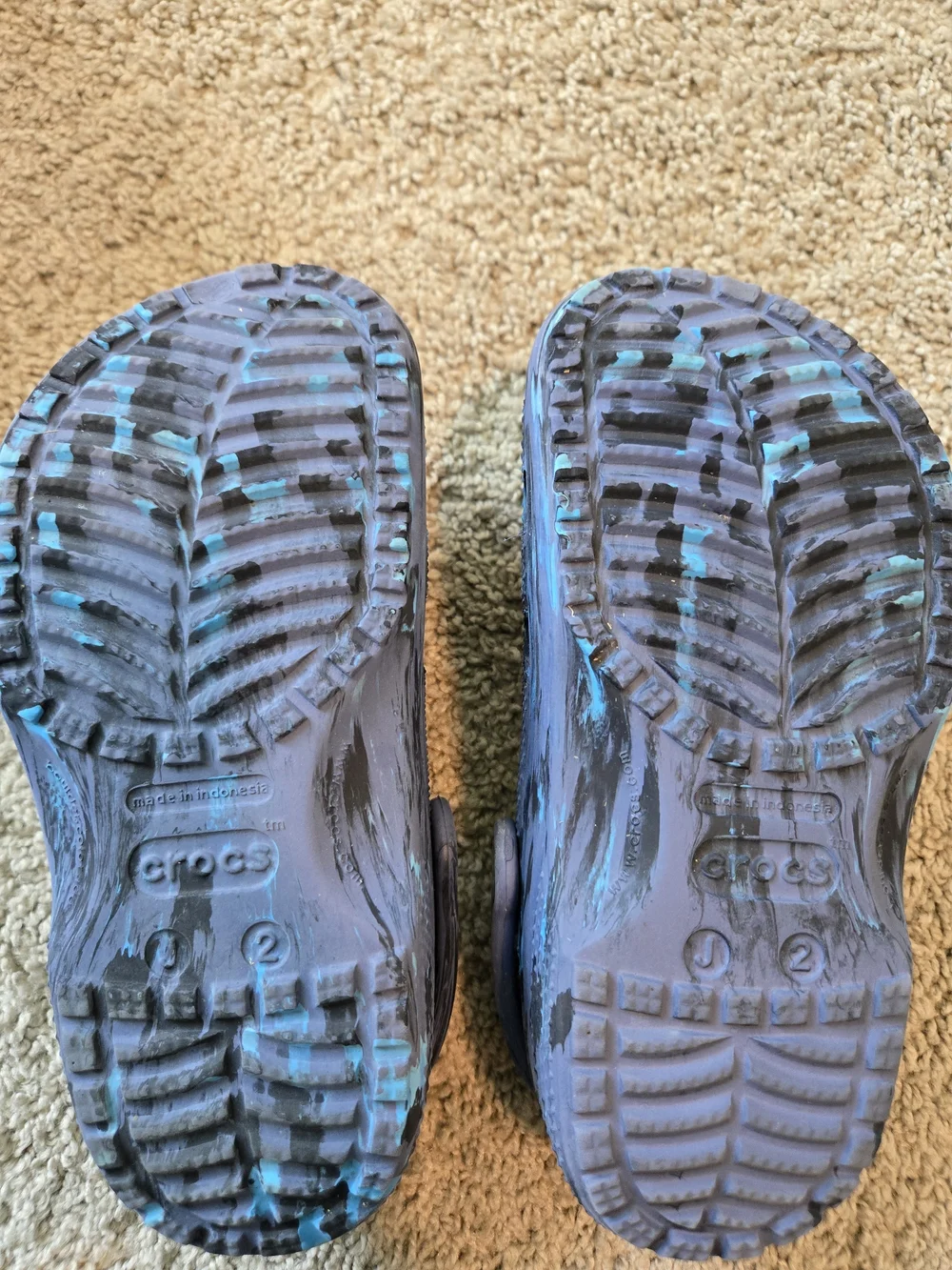 Kids Crocs Splash-Pattern Clog Sandals in Navy and Teal Size 2